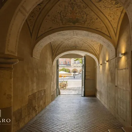 Hotel apartamentowy Rynek 29 Main Square By Luvaro Kraków